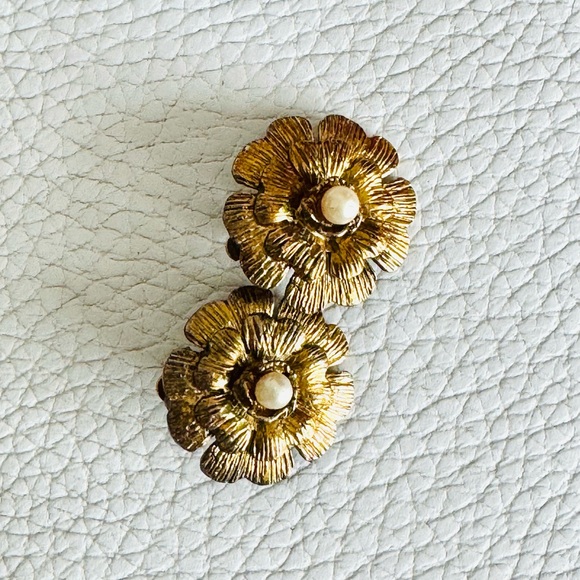 CHANEL Vintage Gold Floral Earrings with Pearl Accent - Picture 1 of 7